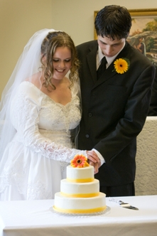 Cutting the wedding cake